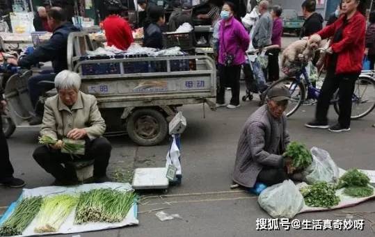 为什么手机壳后面要放一张人民币？不是迷信，很多人不懂，看完我也放一张