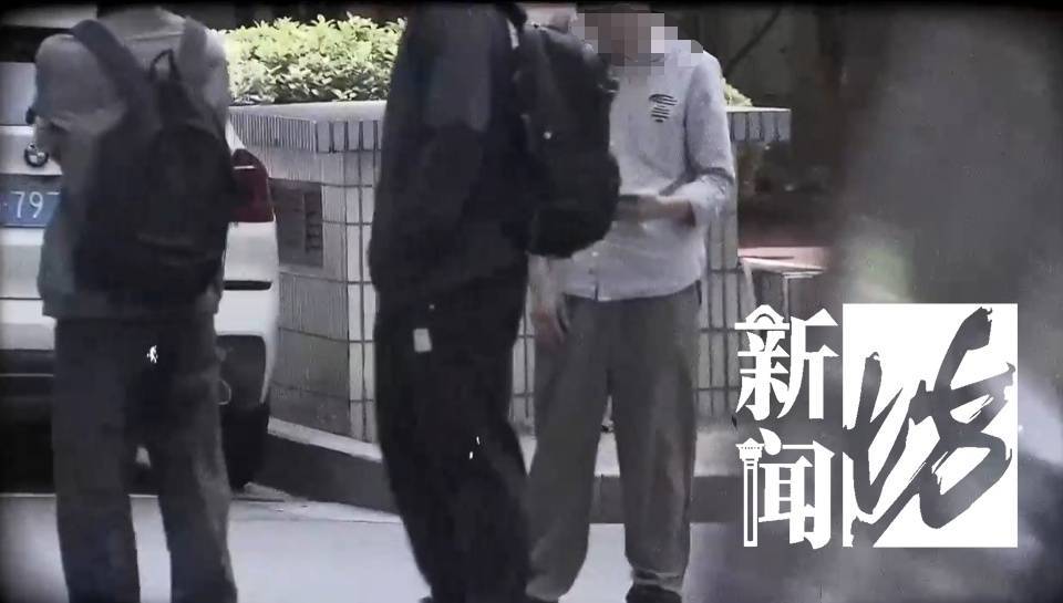 一眼看穿！上海爷叔报警：这两人极为奇怪！警方一查，果然不对劲→