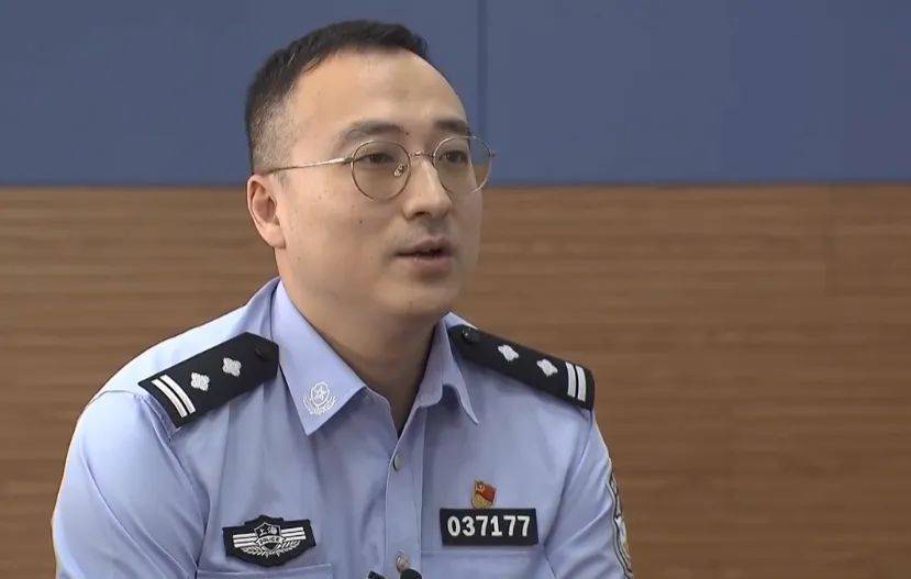 一眼看穿！上海爷叔报警：这两人极为奇怪！警方一查，果然不对劲→